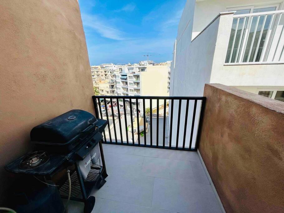 Duplex Whiskey Home 200M Away From The Sea And The Square St. Paul's Bay Buitenkant foto