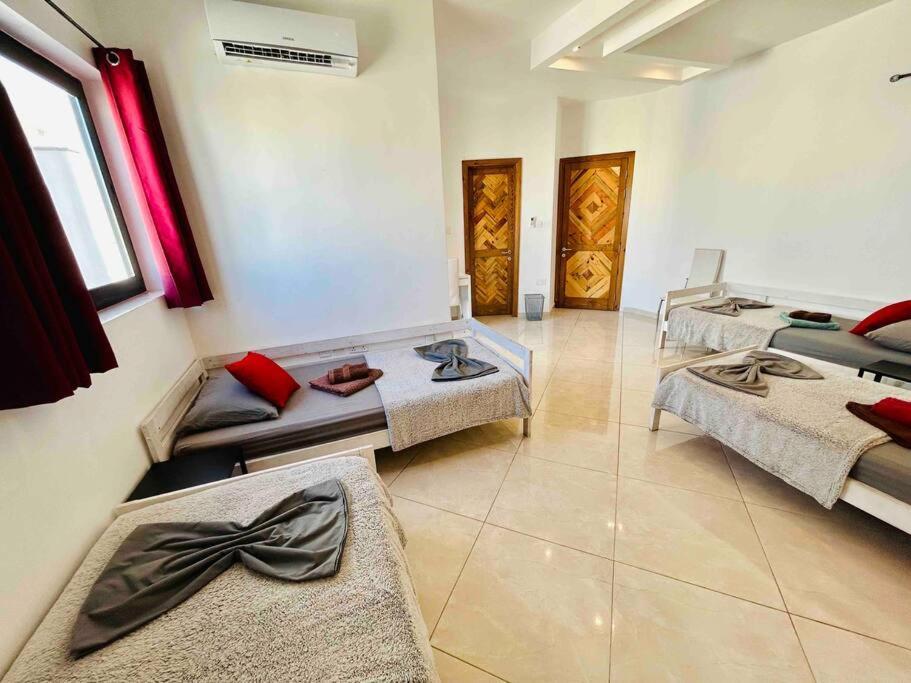 Duplex Whiskey Home 200M Away From The Sea And The Square St. Paul's Bay Buitenkant foto